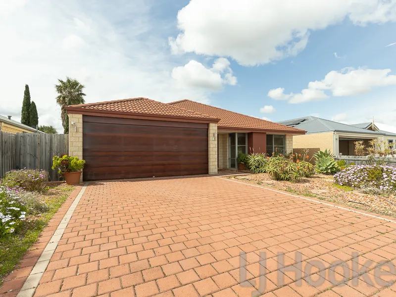 Great Family Home in Sort After Mariners Cove!