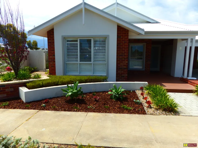 BEAUTIFULLY PRESENTED HOME IN GREAT LOCATION