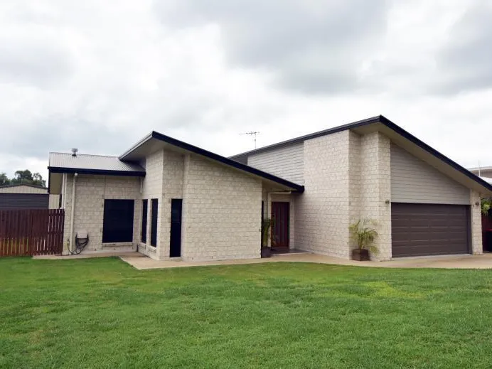 A MODERN DESIGNER HOME - OR A SMART INVESTMENT PROPERTY