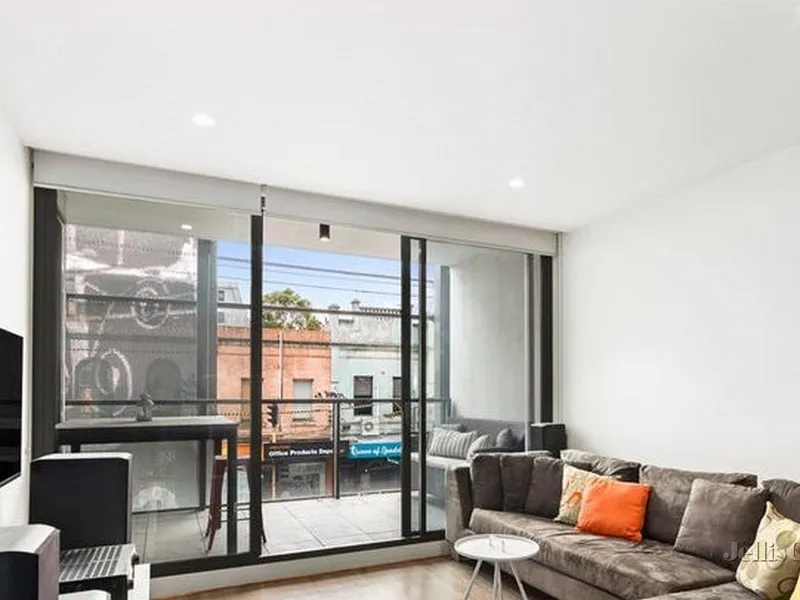 Family Living In Yarra River Pocket