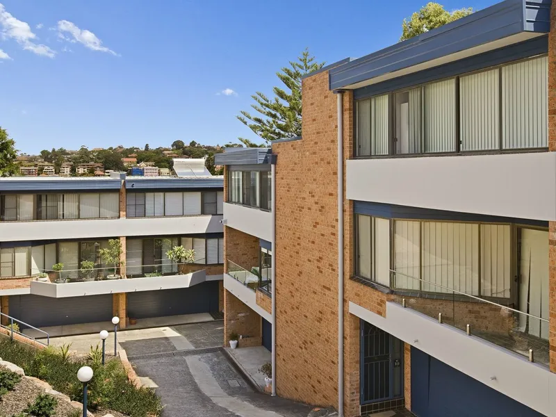 Spacious Three Bedroom Townhouse With North Facing Courtyard