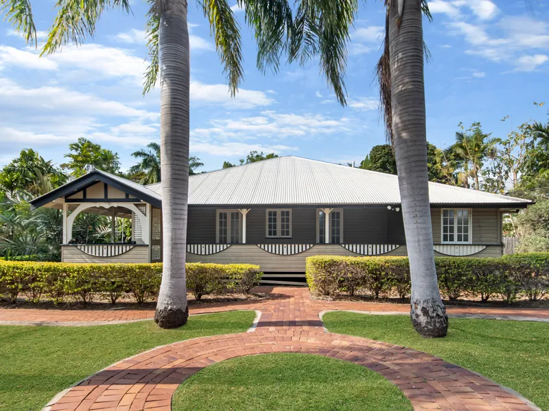 Mysterton Colonial Residence Family Friendly on 1882m2 Allotment.