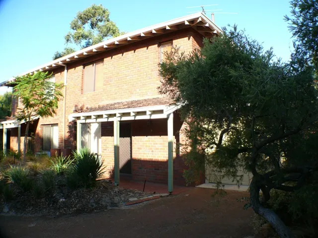 FULLY FURNISHED TOWNHOUSE