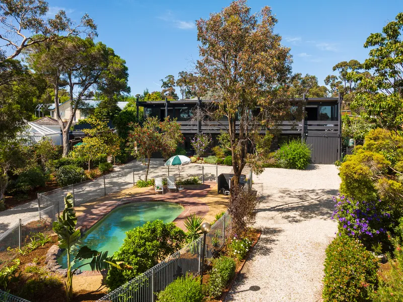 Modernist Allure with Northern Bay Views