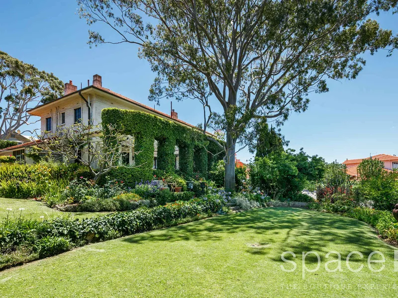 HISTORICAL EUROPEAN ARCHITECTURAL RESIDENCE