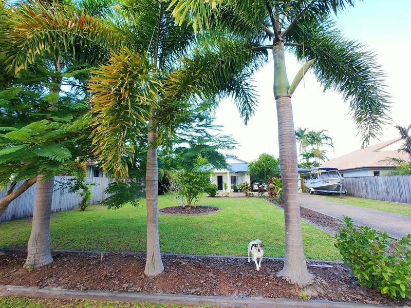 Carefree Living by the Beach !