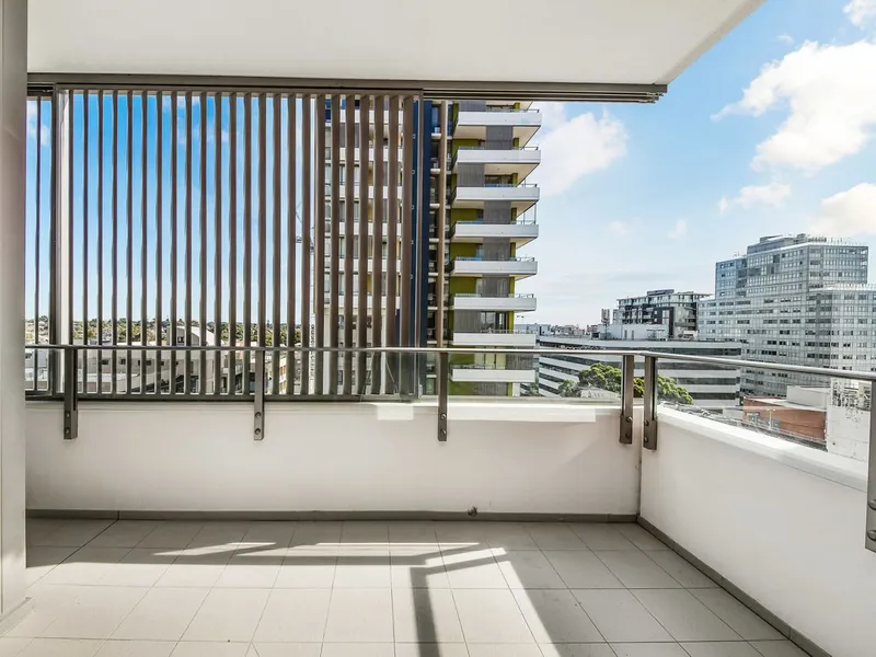 Premium location 1 bedroom plus study