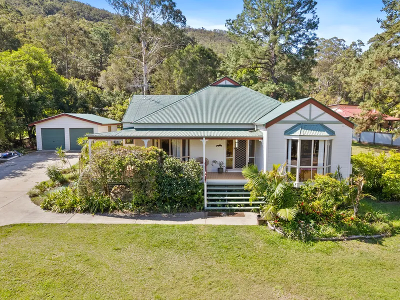 Colonial Charmer with Mountain Views