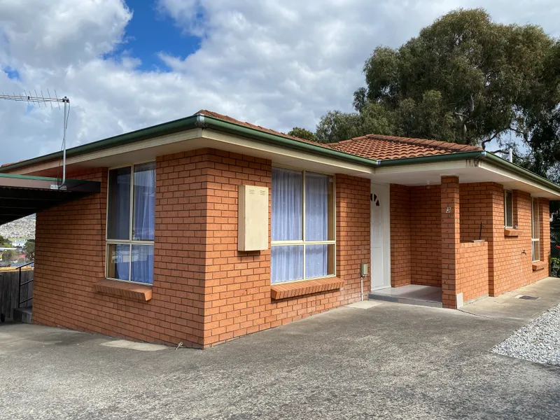 Convenient unit, Live Here!