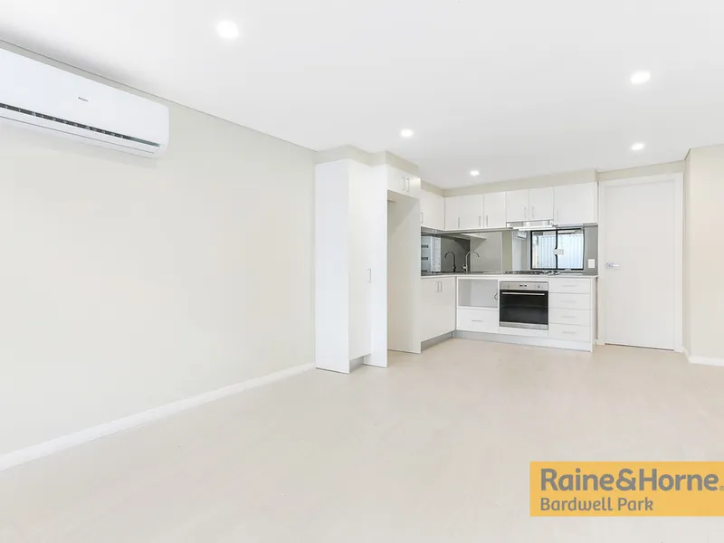 Open for Inspection Thursday 15/4 from 5:30-5:45pm - Modern Studio in Prime Location