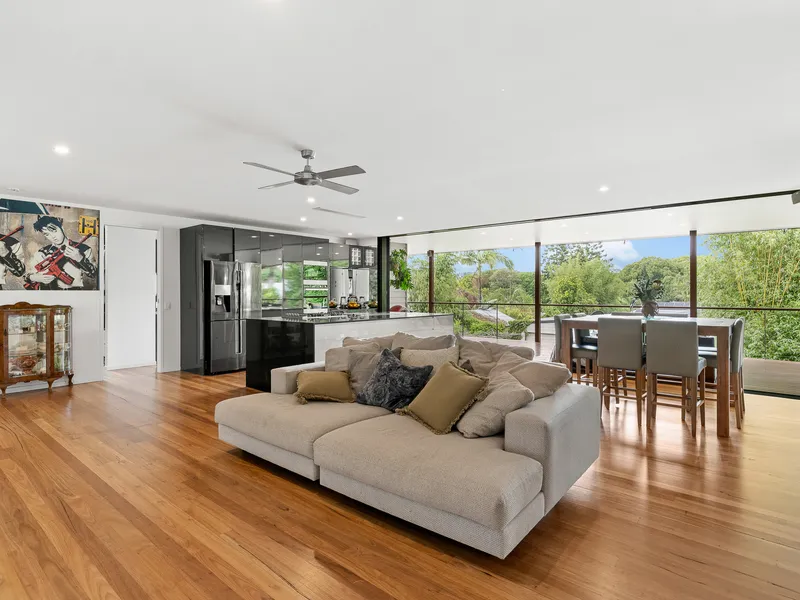 Modern Luxurious Home plus Large Shed