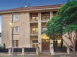 Beautifully Presented Apartment in Grand Mansion