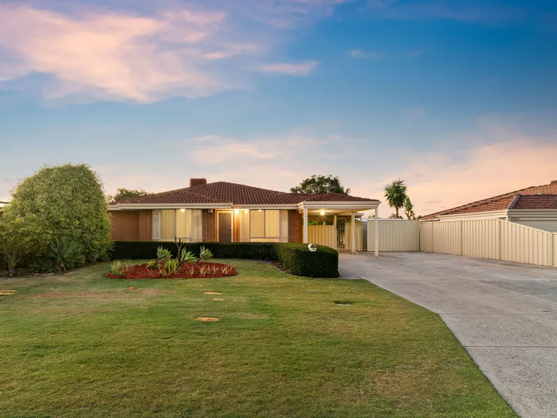 SENSATIONAL 4-BEDROOM FAMILY HOME ON A MASSIVE 702 SQM SIZE BLOCK!