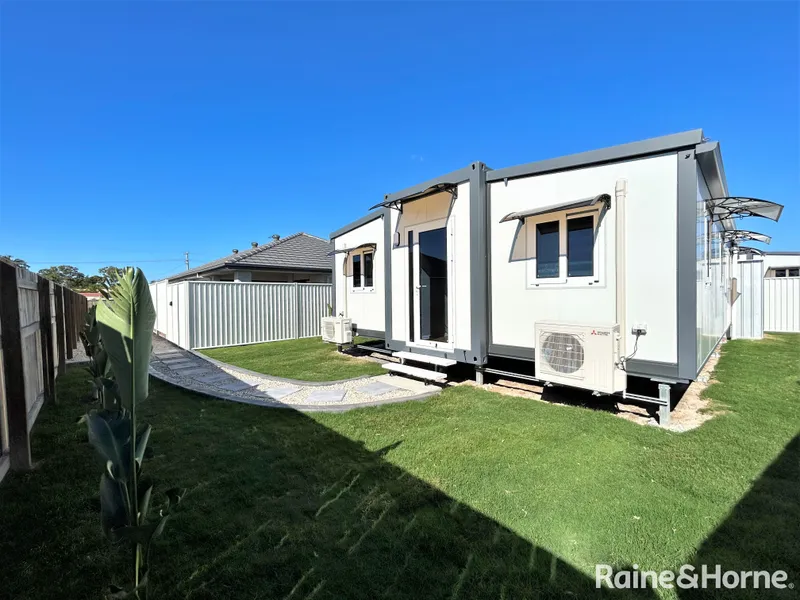 Brand New Granny Flat - Walk to the Esplanade