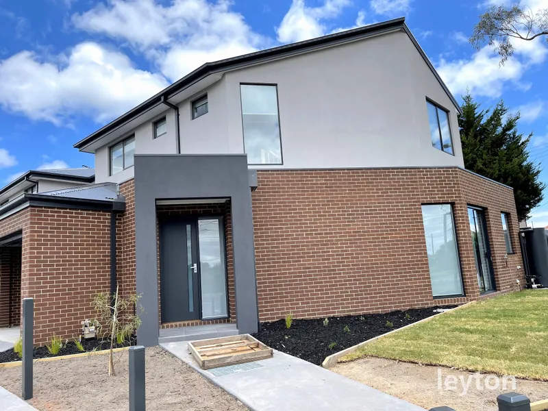 4 Bedrooms Townhouse in Noble Park