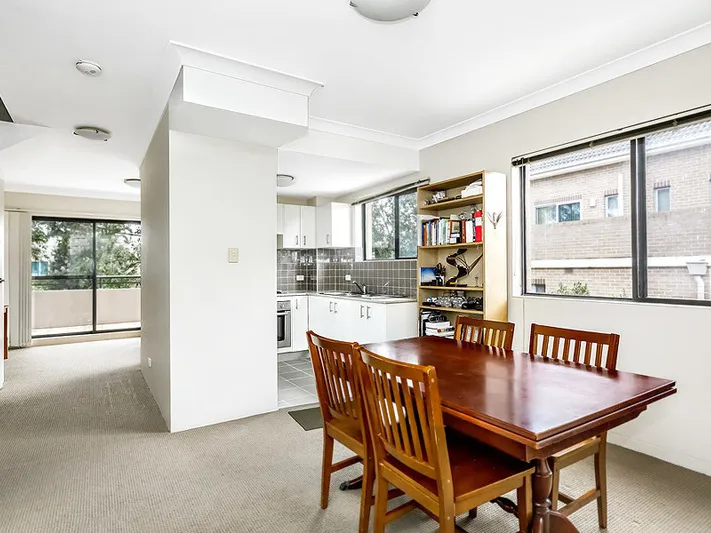 MODERN & EXCLUSIVE. 5 mins Walking Distance to the Station and Market!