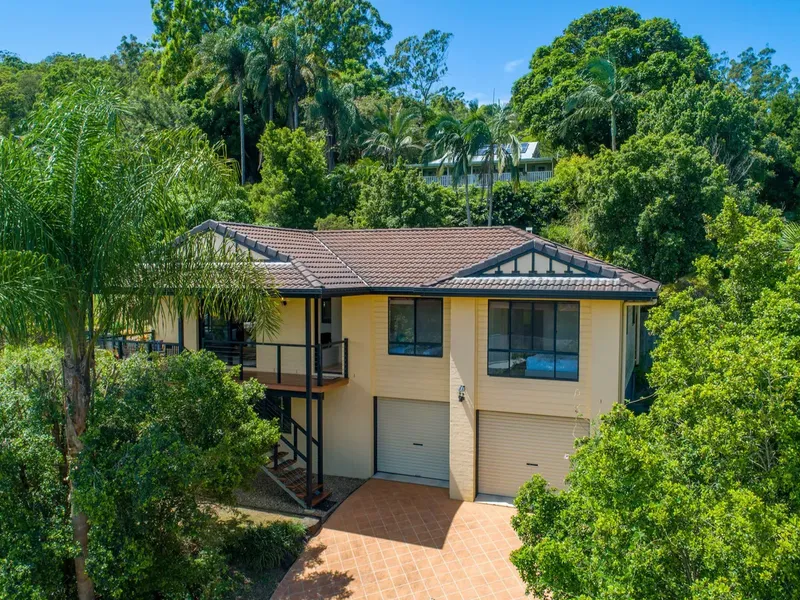 Newly renovated large 3 bedroom upstairs unit