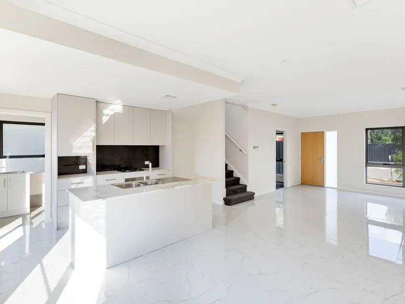 Modern living in stunning foothill setting