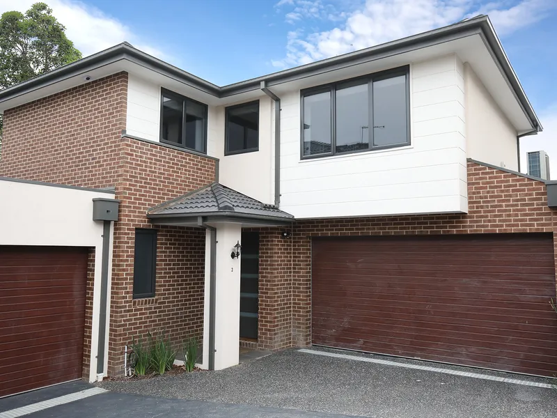Stunning Executive Home in Great Location