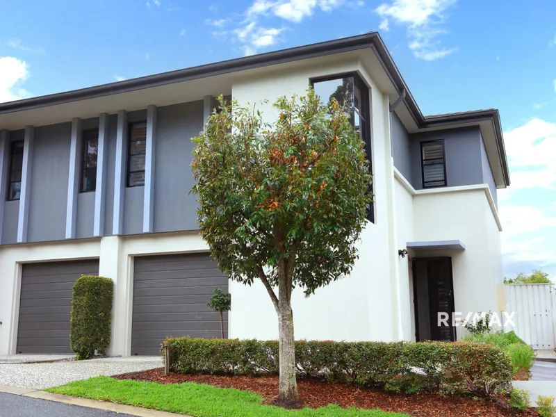 LOOKING FOR THE WOW FACTOR? SPACIOUS & SUPER MODERN - VIRTUALLY MAINTENANCE FREE - GREATER ROBINA AREA - CENTRAL CONVENIENT LOCATION! HARD TO BEAT!