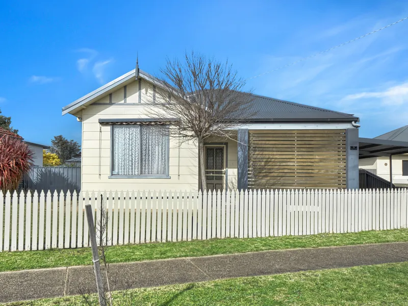 NEAT HOME, MOVE STRAIGHT IN