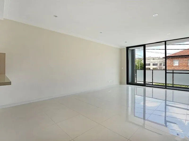 Two bedroom Apartment in the Heart of Petersham