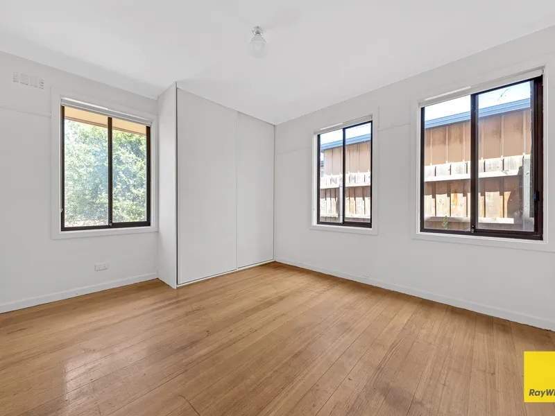 3 BEDROOM FAMILY HOME FOR RENT IN LAVERTON !!