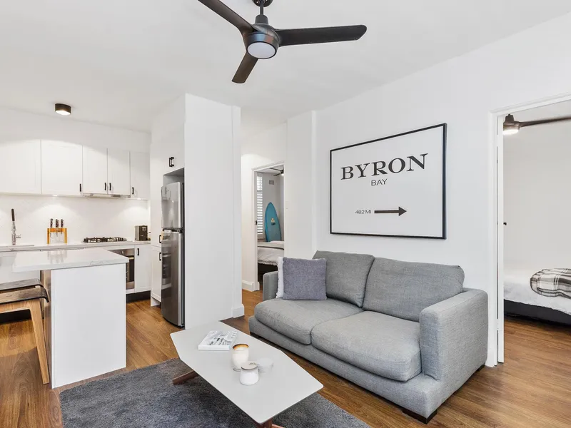 Stylishly Renovated Apartment For Prized Beachside Convenience