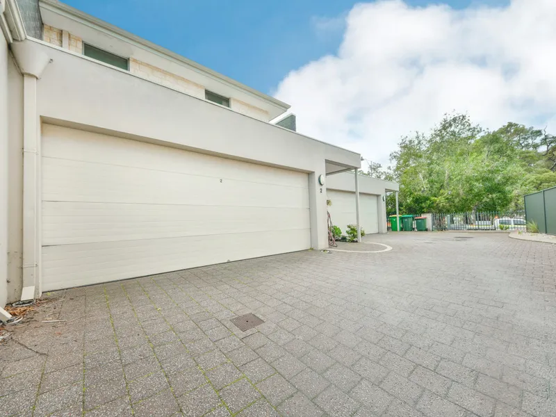 Well Located Spacious Townhouse - Rent Or Invest