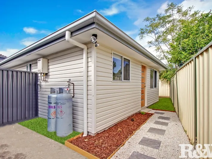 Near New 2 Bedroom Granny Flat