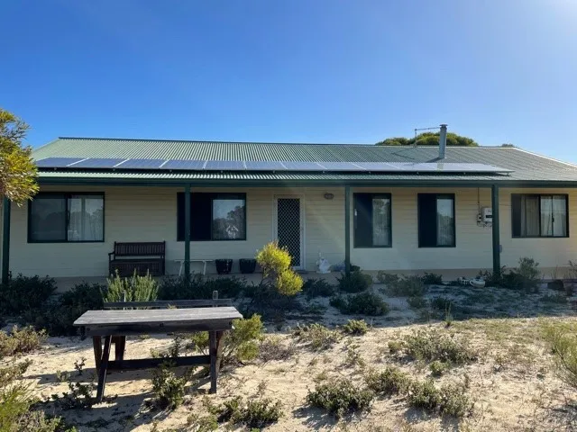Live amongst the Gum trees - Close to the Coast