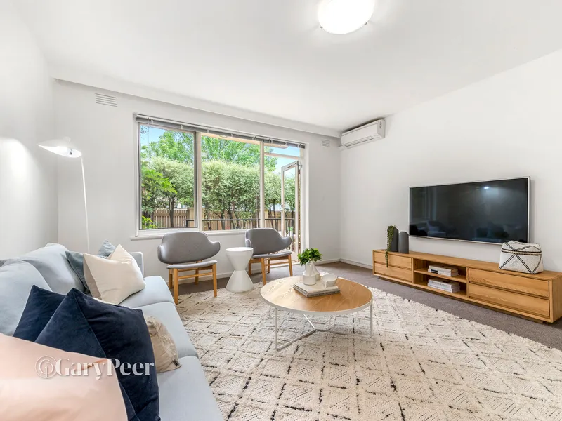 Sunny, spacious & superbly located