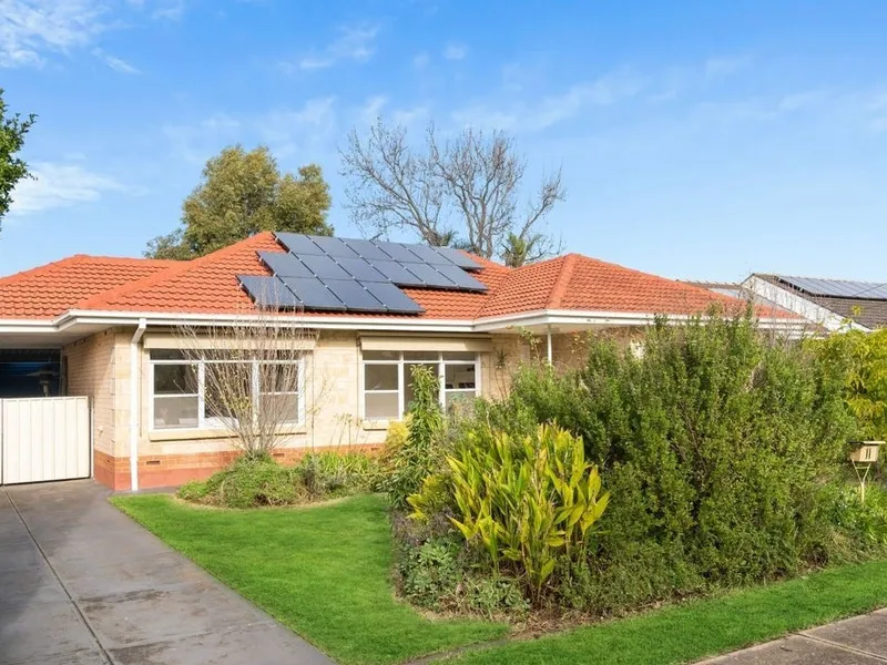 Three bedroom home with large shed/work space