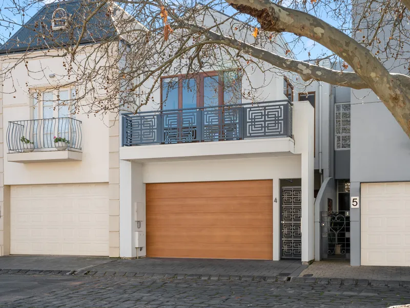 Convenience & Modernity in Coveted Eastern Suburbs Locale