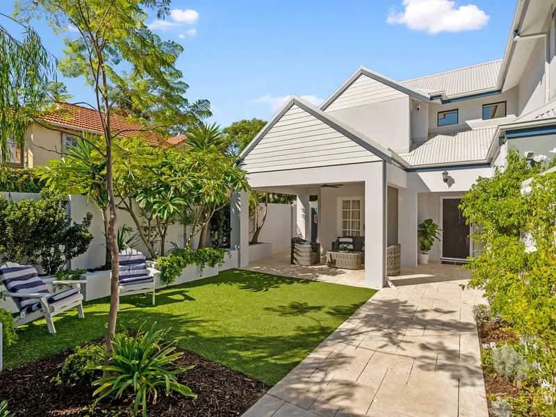 CHIC COASTAL FAMILY HOME