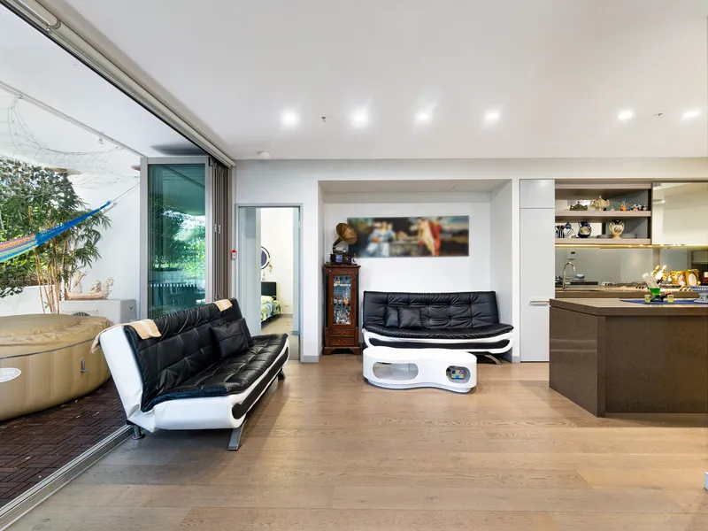 Spacious & Unique garden apartment in the Central Location of Bondi