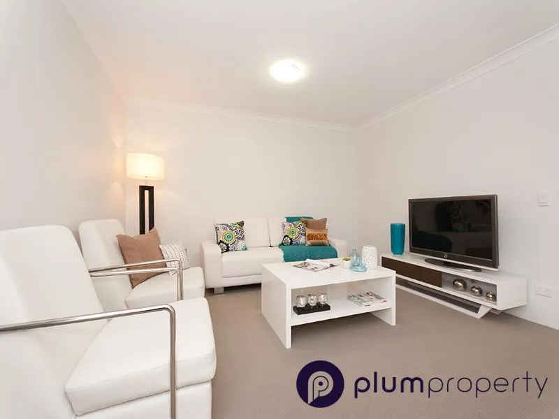 Modern ground floor unit in great location!