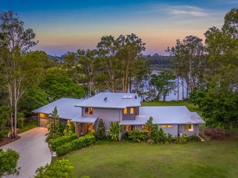 Magnificent entertainers’ haven overlooking river