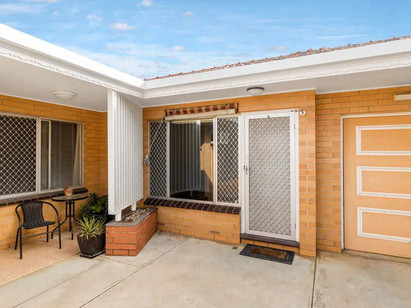 2 Bedroom Unit In Quiet Group!
