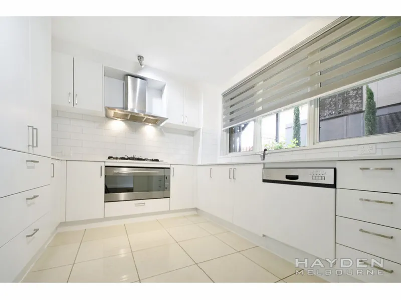 Spacious garden outlook ground floor apartment
