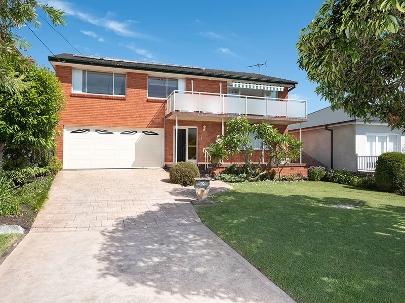 Prized family home with ocean vistas to Long Reef