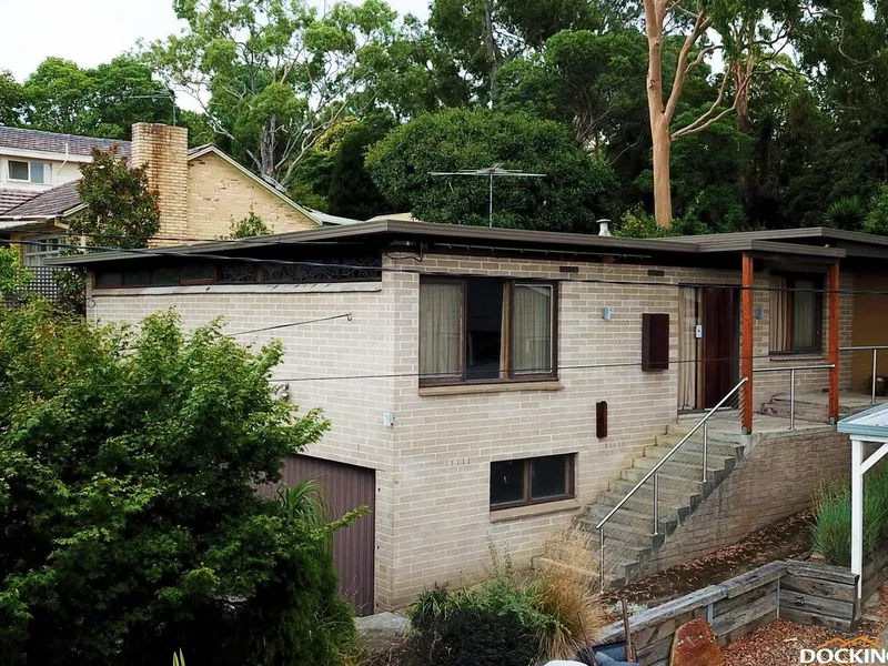 Family home in the coveted Vermont Secondary College