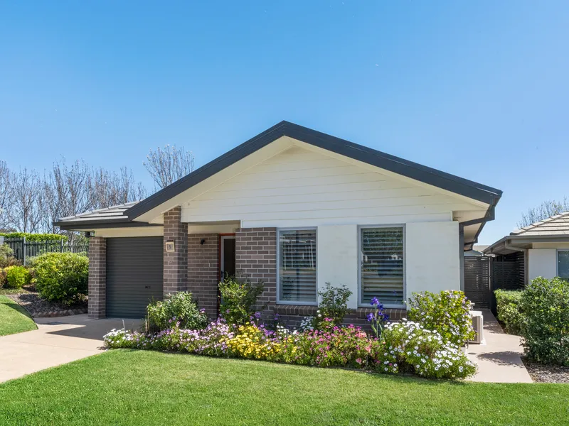 Feel right at home, from the day you move in at Maccarthur Gardens Retirement Village
