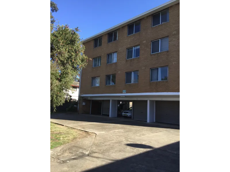 A newly renovated modern Apartment in a Convenient Location 4/15 First Street Kingswood- Rent $325 per week