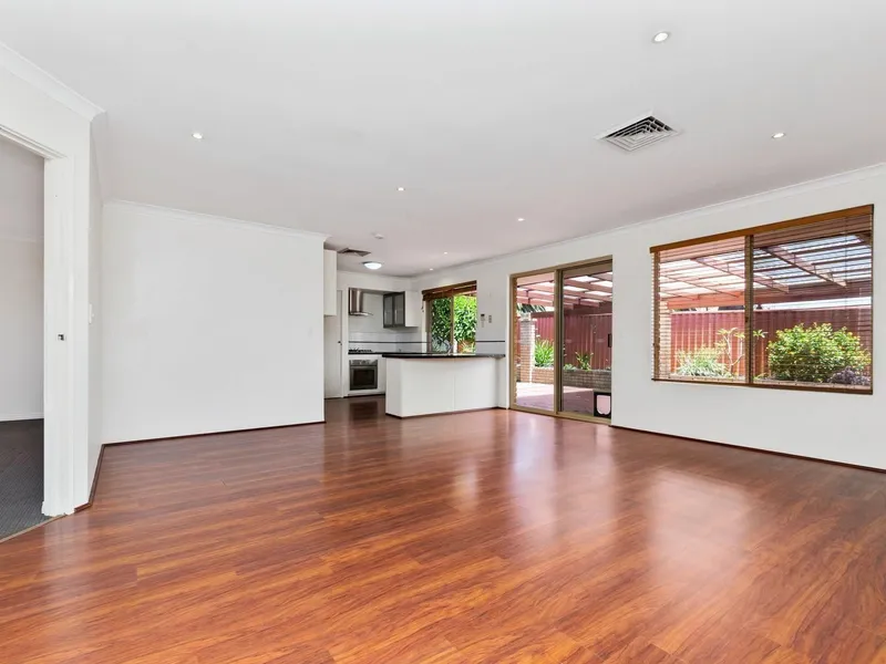 QUIET WELL PRESENTED HOME WITH 3 BEDROOMS AND 2 BATHROOMS AND 2 LIVING AREAS CLOSE TO CAFES, SHOPS