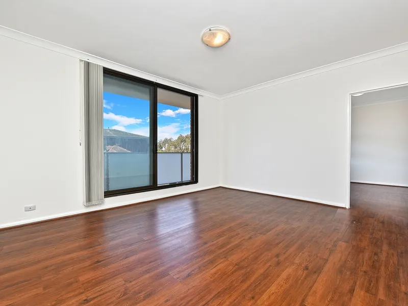 Stylish, Updated 1 Bedroom Apartment Located On The Border Of Summer Hill & Ashfield