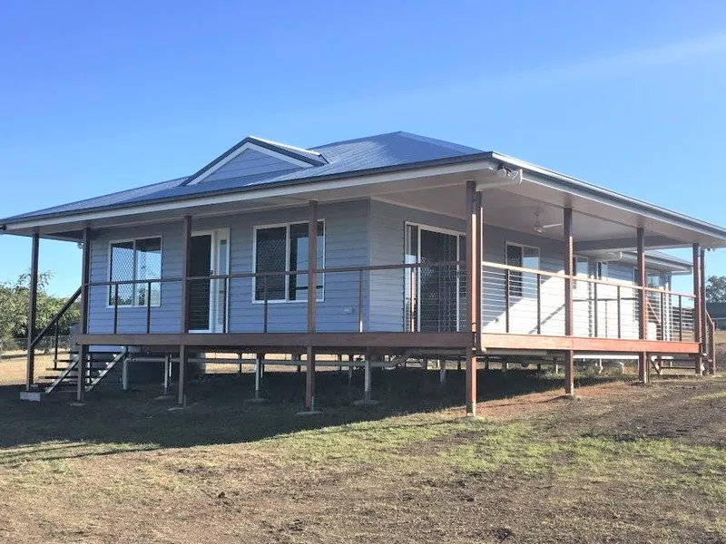 MODERN EXECUTIVE HOME IN A QUIET PART OF TOWN WITH A RURAL OUTLOOK