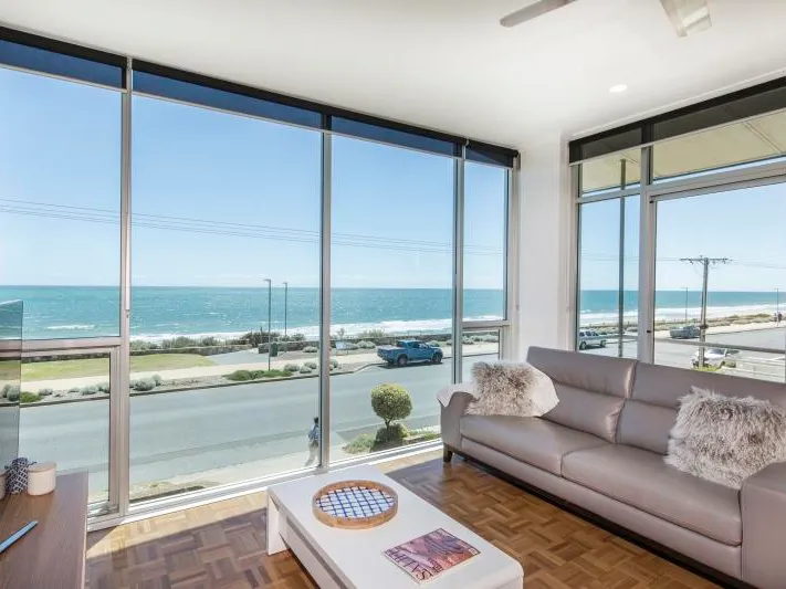 Uninterrupted sea views and white sands - available 3 months or longer