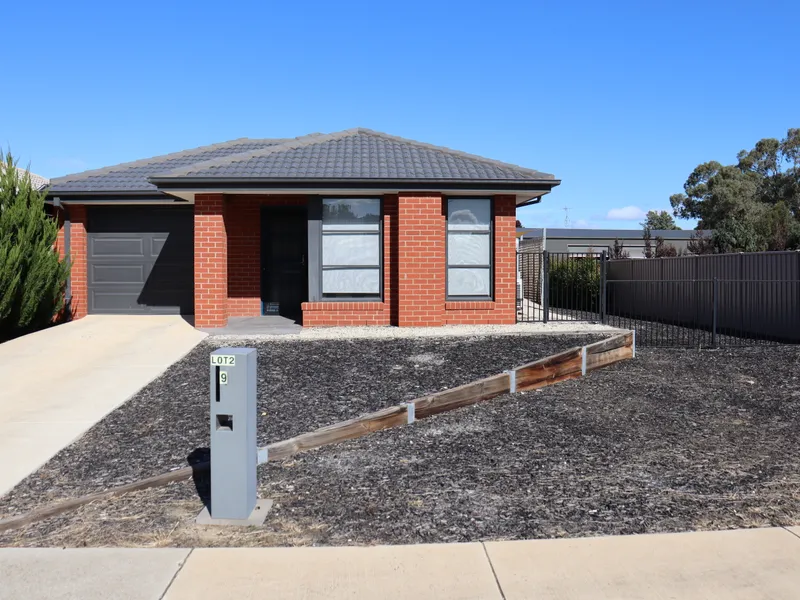 3 BEDROOM 2 BATHROOM BRICK HOME