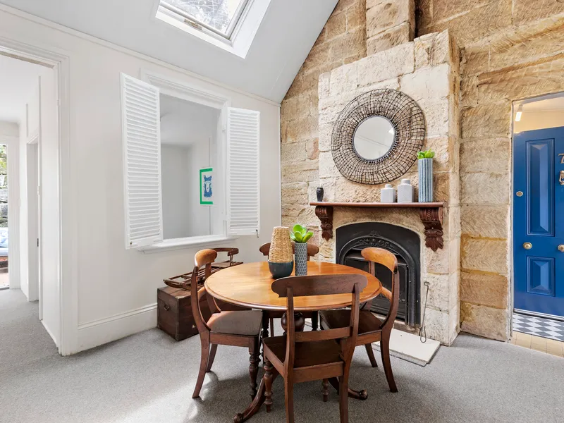 SINGLE-LEVEL SANDSTONE CHARMER IN EXCEPTIONAL LOCATION